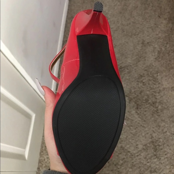 Cute brand new red heels never worn - Picture 3 of 4